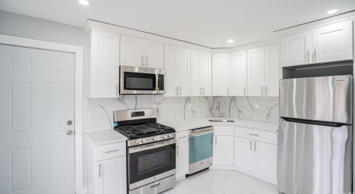 17 16th St, Deer Park, NY 11729-4005