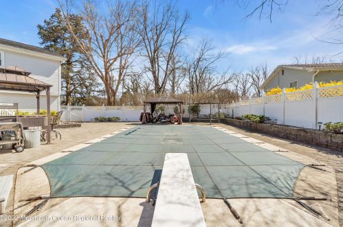 17 Dogwood Dr, Jackson Twp NJ  08527-1342 exterior