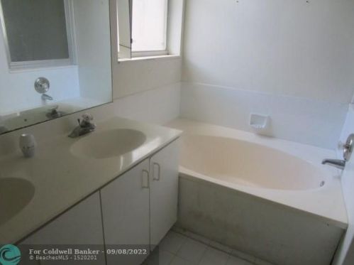 1576 151st Ave, Hollywood FL  33027-2371 exterior