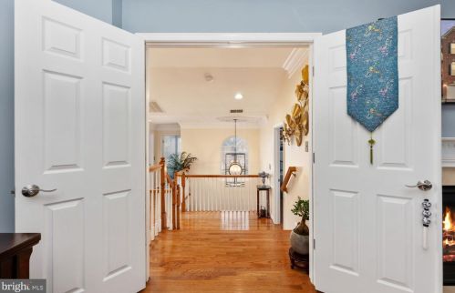 7226 Lyndam Hill Cir, Lorton VA  22079-4509 exterior