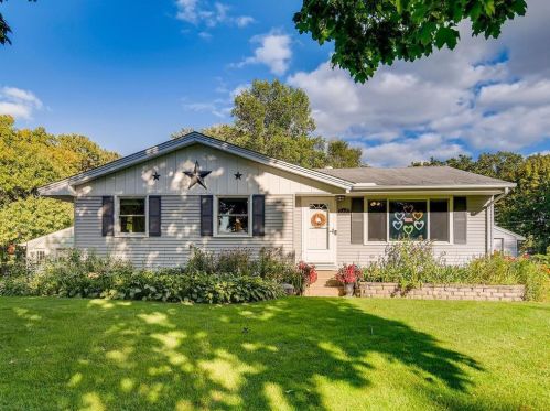 665 Hattie Ln, Saint Paul, MN 55125-1118