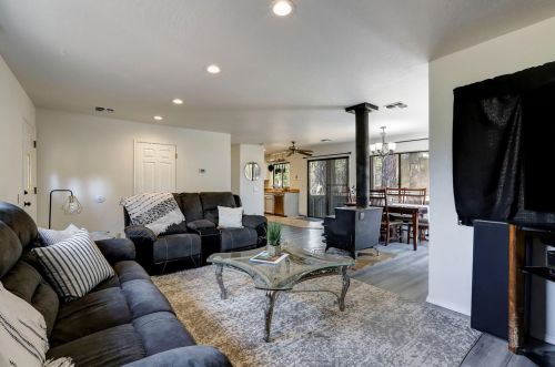 16463 Pine Knoll Rd, Grass Valley CA  95945-8433 exterior