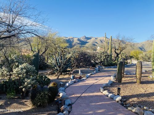 10570 Oakwood Dr, Tucson, AZ 85749-9485