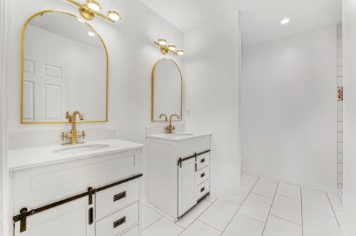 5920 Riverton Ave, North Hollywood CA  91601-1443 exterior