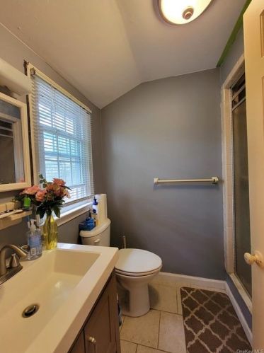 1 Starhaven Ave, Middletown NY  10940-4617 exterior