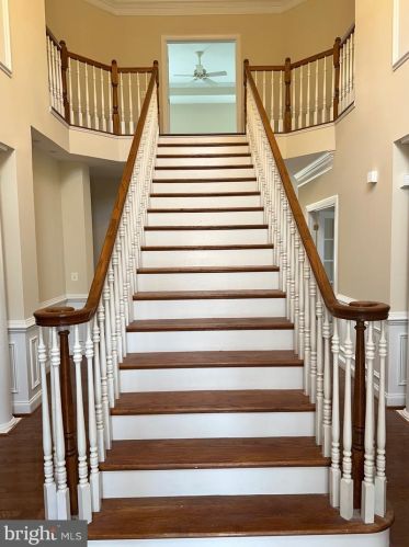 5477 Sherman Oaks Ct, Haymarket, VA 20169-3226