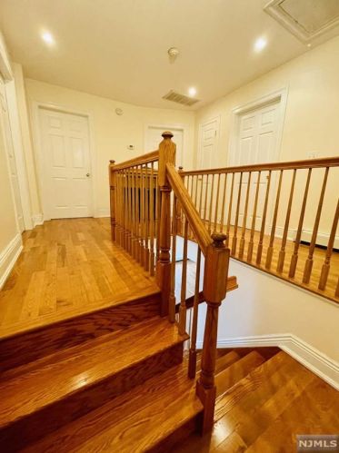 279 Highland Ave, Wood-Ridge NJ  07075-1523 exterior