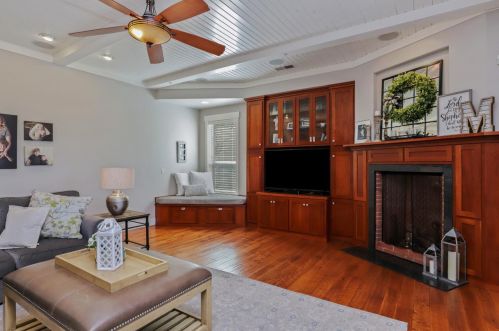 10817 Goldsborough Cir, Valley Home CA 95361-7649 exterior