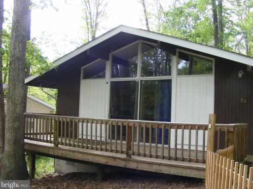 96 Big Red Oak Rd, Harpers Ferry, WV 25425-5893