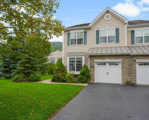 923 Huntington Dr, Fishkill, NY 12524-4985