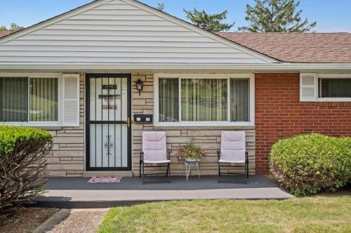 5256 Adobe Dr, Pittsburgh, PA 15236-2838