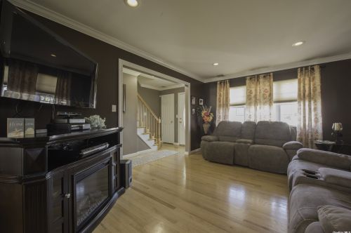 1571 13th St, Babylon NY  11704-3225 exterior