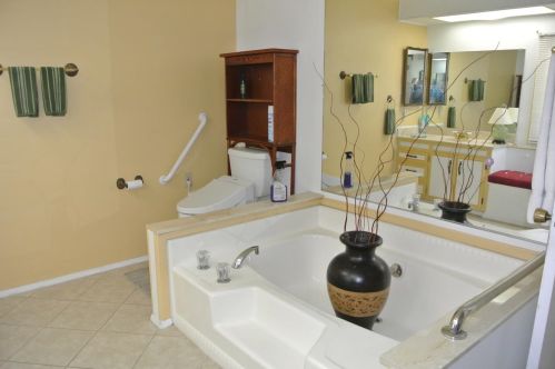 194 La Paloma Dr, Lodi CA  95240-0711 exterior