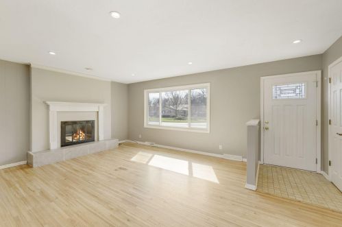 8739 Harrison Cir, Minneapolis, MN 55437-1611