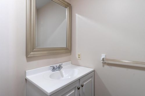 3 Morningside Dr, Derry, NH 03038-1211