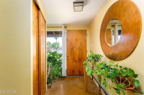 1111 Bethany Home Rd, Phoenix AZ  85014-2229 exterior