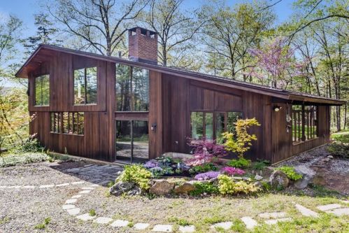 17 Holiday Point Rd, Sherman, CT 06784-1624