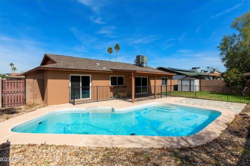 5525 Turquoise Ave, Glendale AZ 85302-1037 exterior