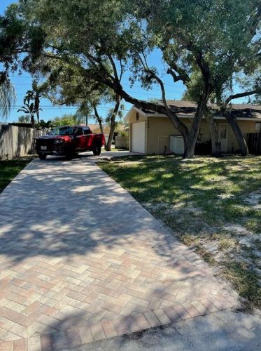 786 Merlins Ct, Tarpon Springs, FL 34689-2800