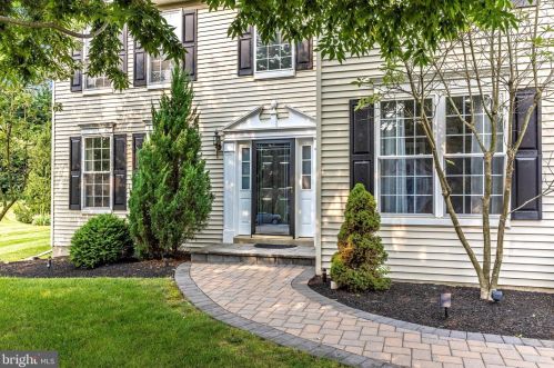 27 Grovehill Ct, Downingtown, PA 19335-1292