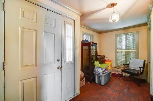 194 Center St, London OH  43140-1406 exterior