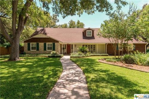 1907 Wayside Dr, Seguin, TX 78155-5350