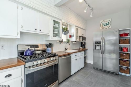 7 Roosevelt Ave, Cranford NJ  07016-2615 exterior