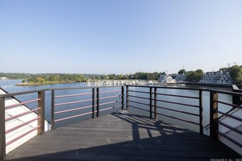 635 Popes Island Rd, Milford, CT 06461-1759
