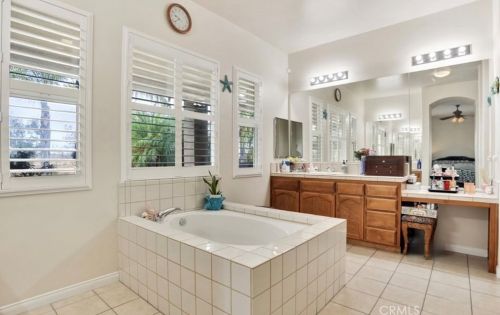 6608 Montagna Dr, Bakersfield CA  93306-7658 exterior