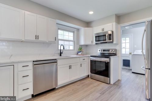 12616 Kavanaugh Ln, Bowie, MD 20715-2816