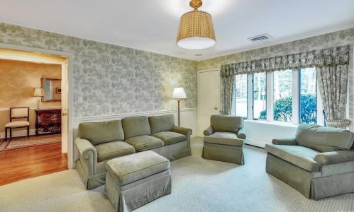 8 Emerson Rd, Muttontown NY  11545-3116 exterior