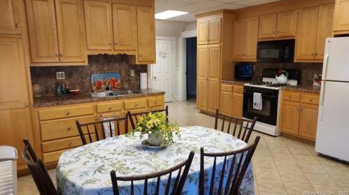 60 Clover St, Waterbury, CT 06706-2201