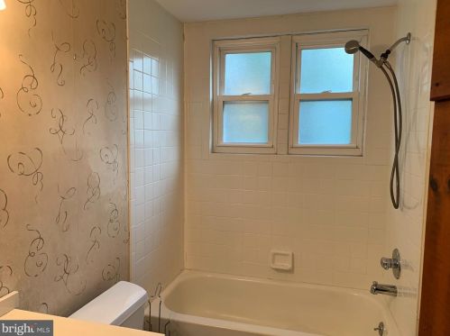 653 Gulph Rd, Norristown PA  19406-3704 exterior