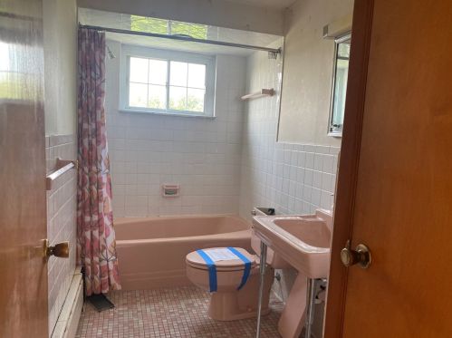 821 10th Ave, Whitaker PA  15120-1924 exterior