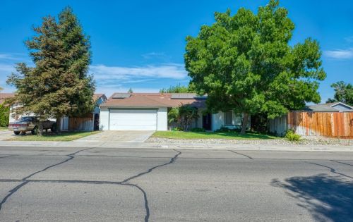 920 Eucalyptus Ave, Newman, CA 95360-1872