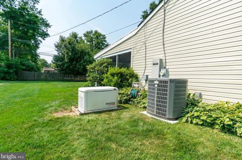 1113 Roeloffs Rd, Yardley PA  19067-4514 exterior