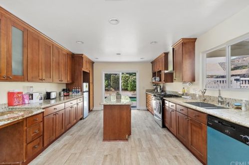 1918 College Vista Ave, Walnut CA  91789-1004 exterior