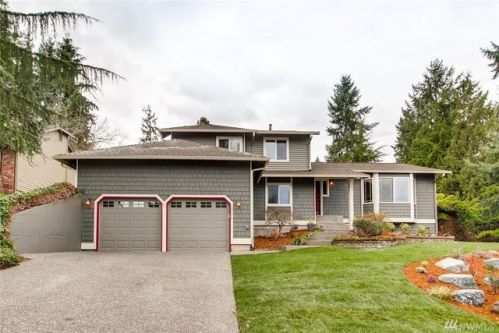 10013 181 Ave, Redmond WA  98052-3249 exterior