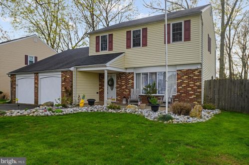 701 Fairbridge Dr, Fairless Hills, PA 19030-3502