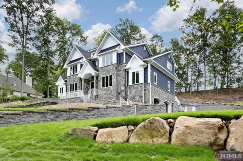 881 Hilltop Ter, Franklin Lakes, NJ 07417