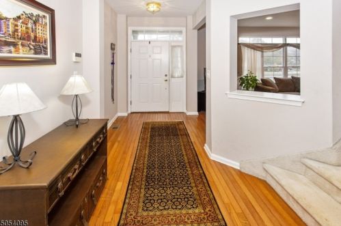 2 Stevens Ln, Martinsville, NJ 08836-2249