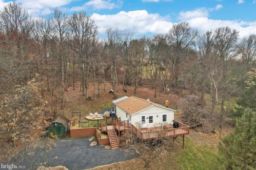 499 Rome Beauty Dr, Linden VA  22642-6441 exterior