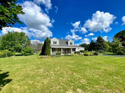 603 Prairie View Dr, North Prairie, WI 53153-9758