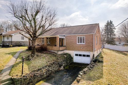 1122 Grandview Dr, Jeannette, PA 15644-1443
