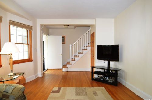 37 Nassau Rd, Great Neck, NY 11021-4047
