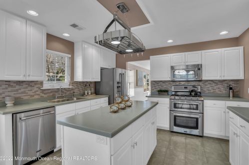 149 Skyline Dr, Lakewood NJ  08701-5737 exterior