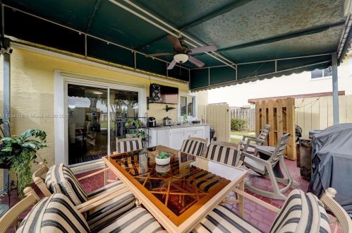 17845 74th Ct, Hialeah FL  33015-8441 exterior