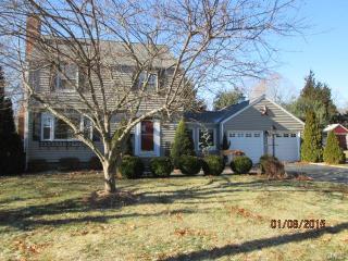 545 Chickadee Ln, Stratford, CT 06614-2409