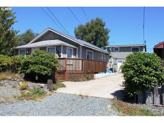 110 10th St, Garibaldi, OR 97118-1000