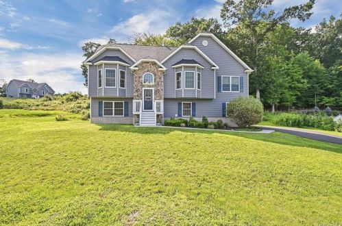 22 Ashley Ct, Salisbury Mills, NY 12577-5054